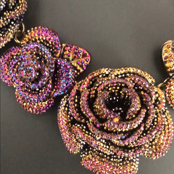 Flower statement necklace - Picture 3 of 4